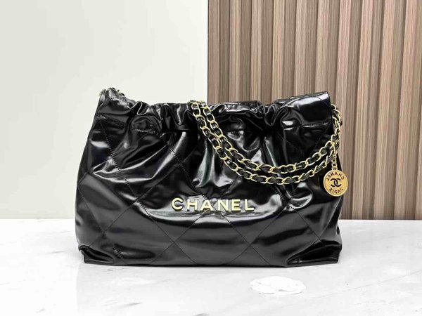 Chanel 24C Horizontal Chanel 22 Black GHW