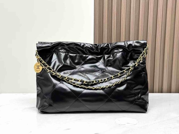 Chanel 24C Horizontal Chanel 22 Black GHW