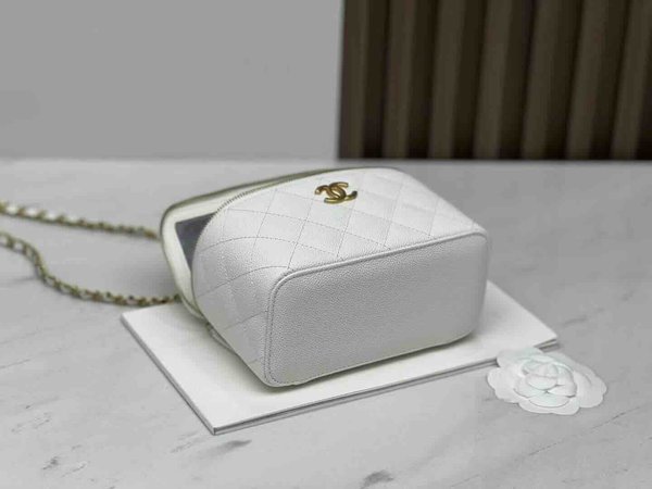Chanel 22S Box Vanity Case – Fairy White Size: 17 × 8 × 9.5 cm