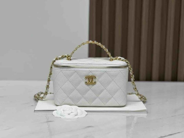 Chanel 22S Box Vanity Case – Fairy White Size: 17 × 8 × 9.5 cm
