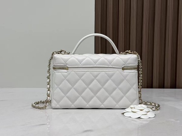 CHANEL 25P LP Box Bag – White Quilted Calfskin (19.5cm)