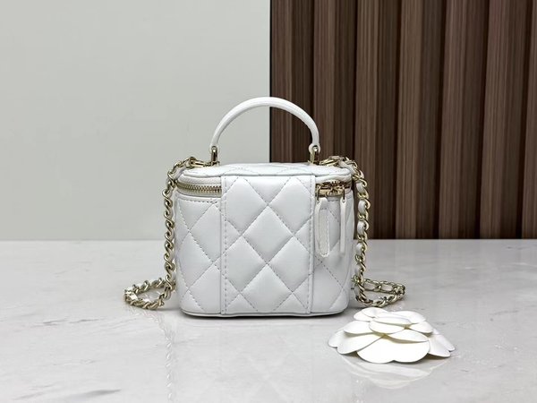 CHANEL 24P Baby White Box Bag / 12cm