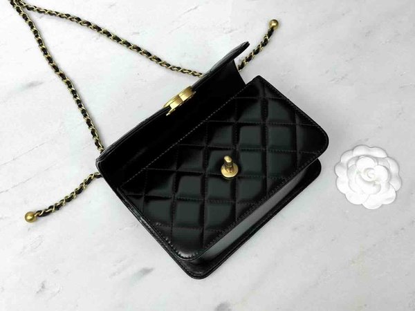 Chanel 24C Métiers d’Art Double Pearl Mini Black 19cm