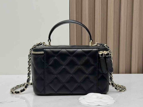 Chanel 23A Handle Flap Box – Black Size: 17 cm