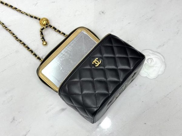 CHANEL Black Cosmetic Pouch with Gold Ball Slider (17cm)