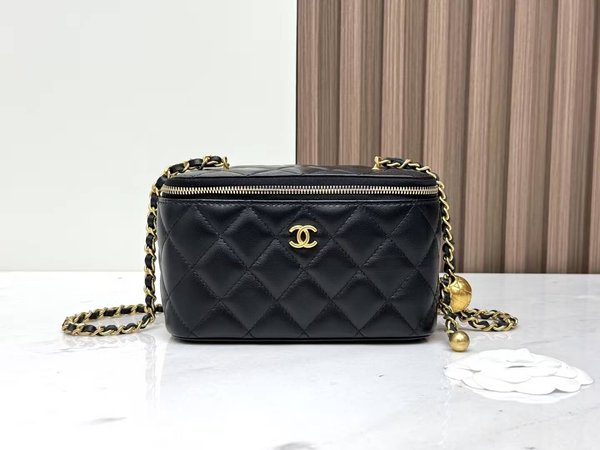 CHANEL Black Cosmetic Pouch with Gold Ball Slider (17cm)