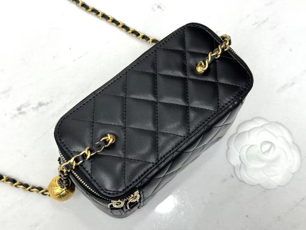 CHANEL Black Cosmetic Pouch with Gold Ball Slider (17cm)
