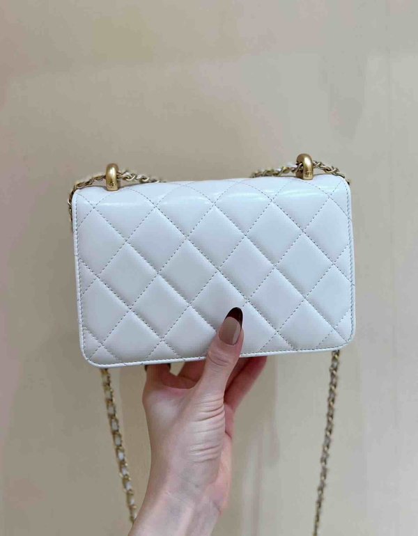 Chanel 24C Double Pearl Flap Bag Small 19cm / Large 22cm