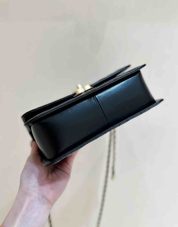 Chanel 24C Double Pearl Flap Bag Small 19cm / Medium 22cm