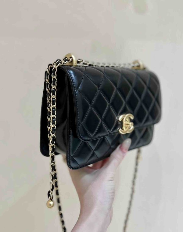Chanel 24C Double Pearl Flap Bag Small 19cm / Medium 22cm