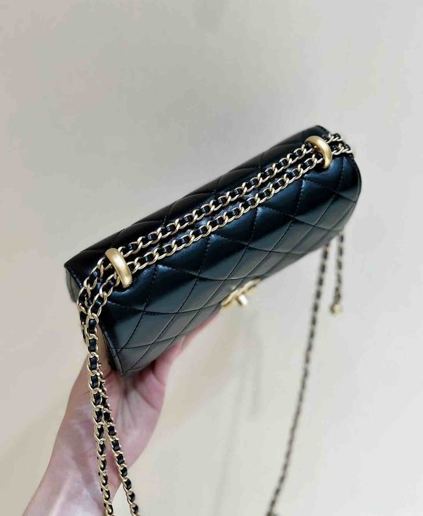 Chanel 24C Double Pearl Flap Bag Small 19cm / Medium 22cm