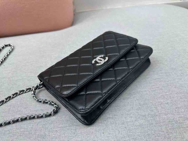 Chanel Classic Button Wallet on Chain (WOC) in Caviar Leather x Gold Hardware – 12.3 × 19.2 × 3.5 cm