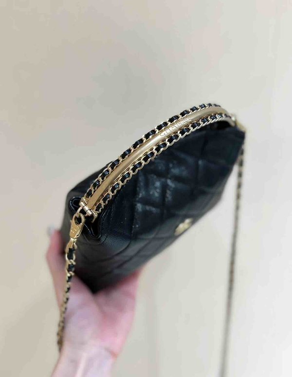 Chanel 24A Limited Hobo Chain Bag Goatskin 20.5cm