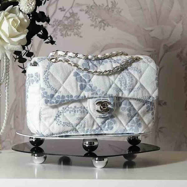 Chanel coco beach 2025 collection flap bag