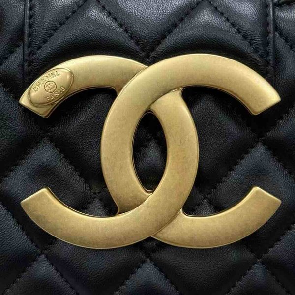 Chanel 24C Round Crossbody Bag Black Calfskin GHW 21cm