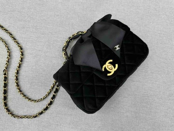 Chanel Top Handle Flap Bag Velvet Chain GHW 20cm