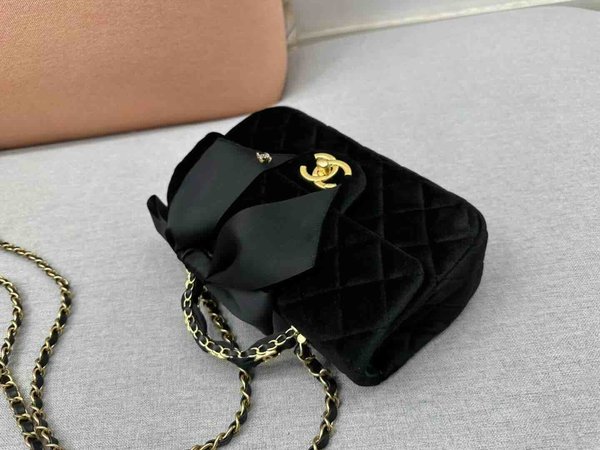Chanel Top Handle Flap Bag Velvet Chain GHW 20cm