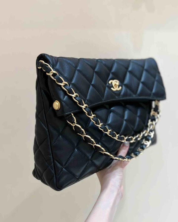 Chanel 24P Maxi Hobo Black Lambskin  37cm