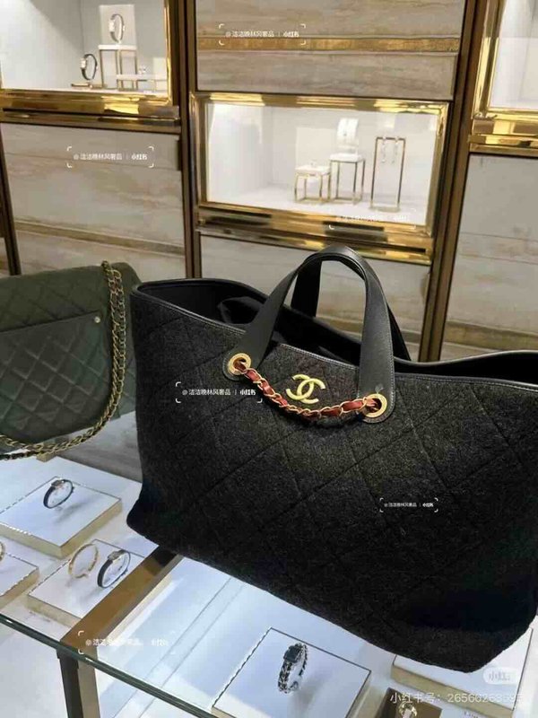 Chanel 25K Felt Maxi Tote Burgundy Chain GHW