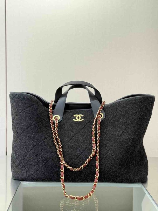 Chanel 25K Felt Maxi Tote Burgundy Chain GHW