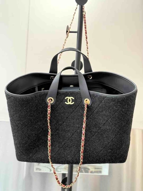 Chanel 25K Felt Maxi Tote Burgundy Chain GHW