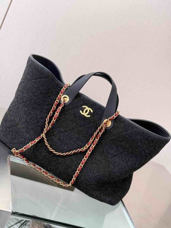 Chanel 25K Felt Maxi Tote Burgundy Chain GHW