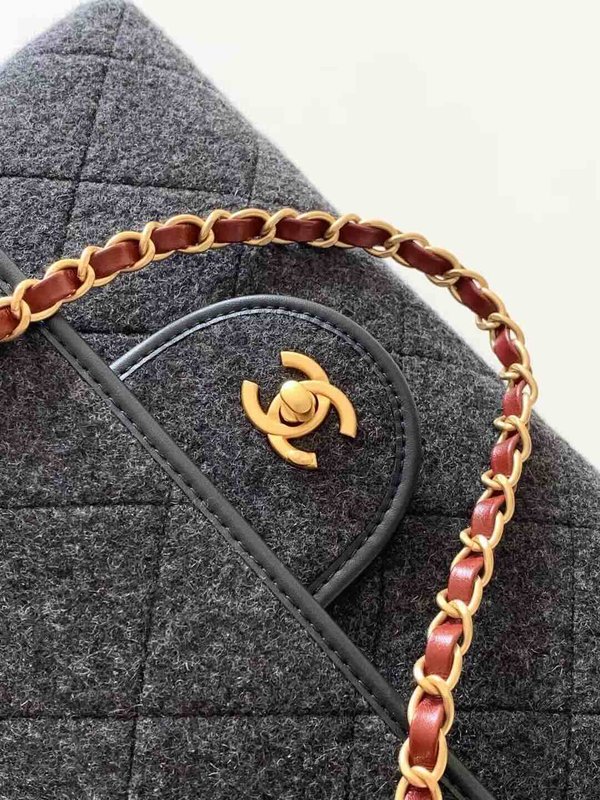 Chanel 25K Felt Tweed Large Tote Black Tweed & Calfskin GHW 32cm