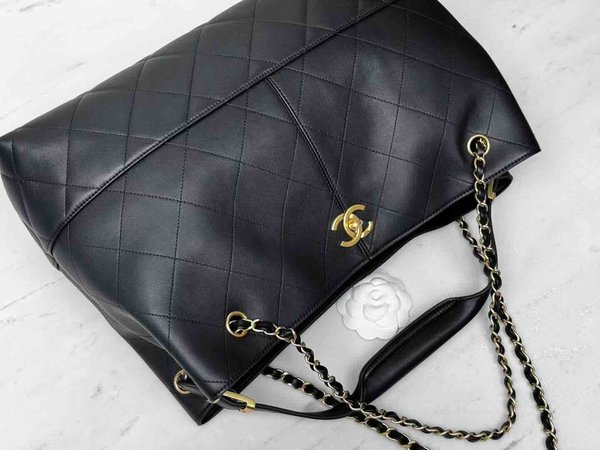 Chanel 25A Métiers d’Art Hobo Black Leather 40cm