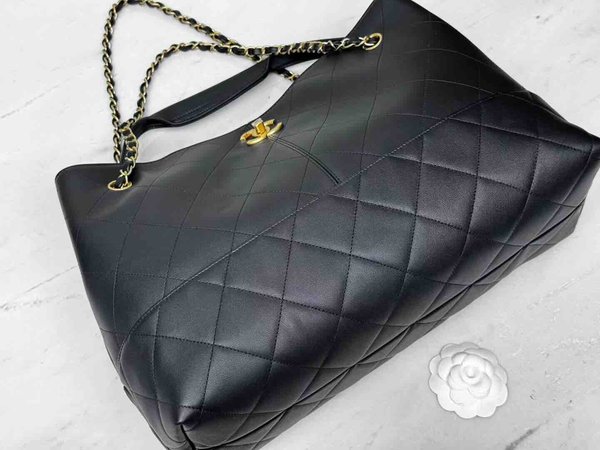 Chanel 25A Métiers d’Art Hobo Black Leather 40cm