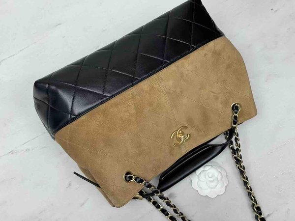 Chanel 25A Métiers d’Art Hobo Brown Deerskin 36cm