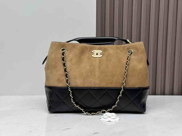 Chanel 25A Métiers d’Art Hobo Brown Deerskin 36cm