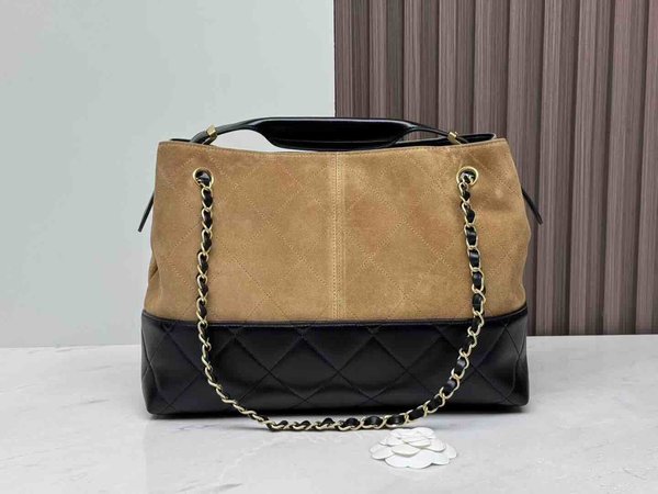 Chanel 25A Métiers d’Art Hobo Brown Deerskin 36cm