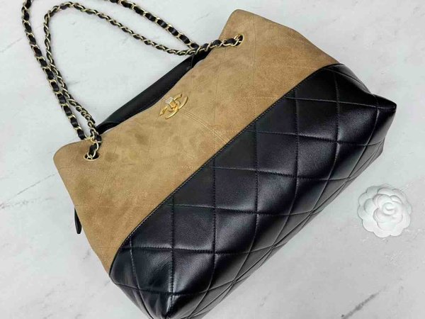 Chanel 25A Métiers d’Art Hobo Brown Deerskin 36cm