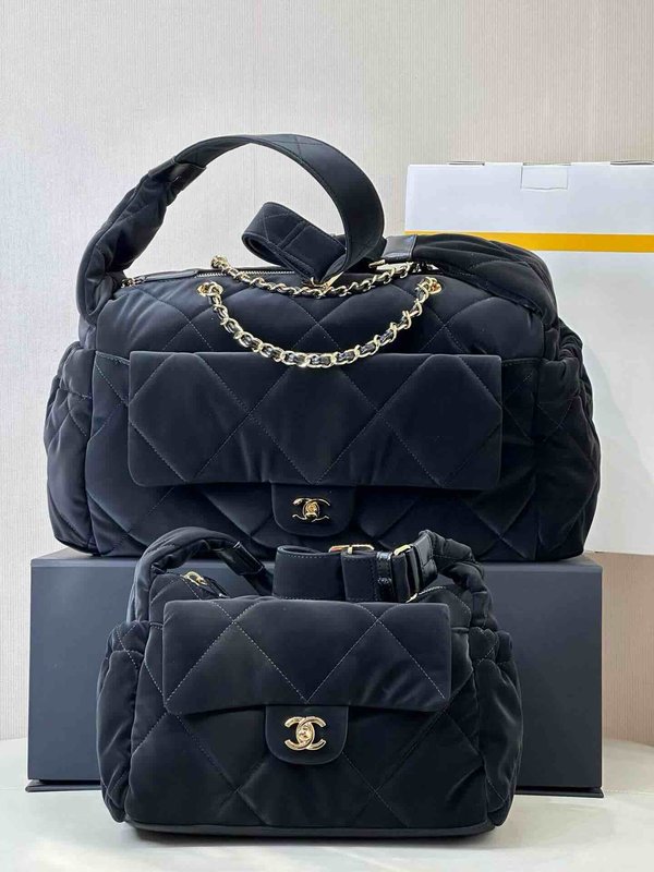 Chanel 25K Felt Maxi Tote Burgundy Leather-Interwoven Chain Navy Leather Top Handle