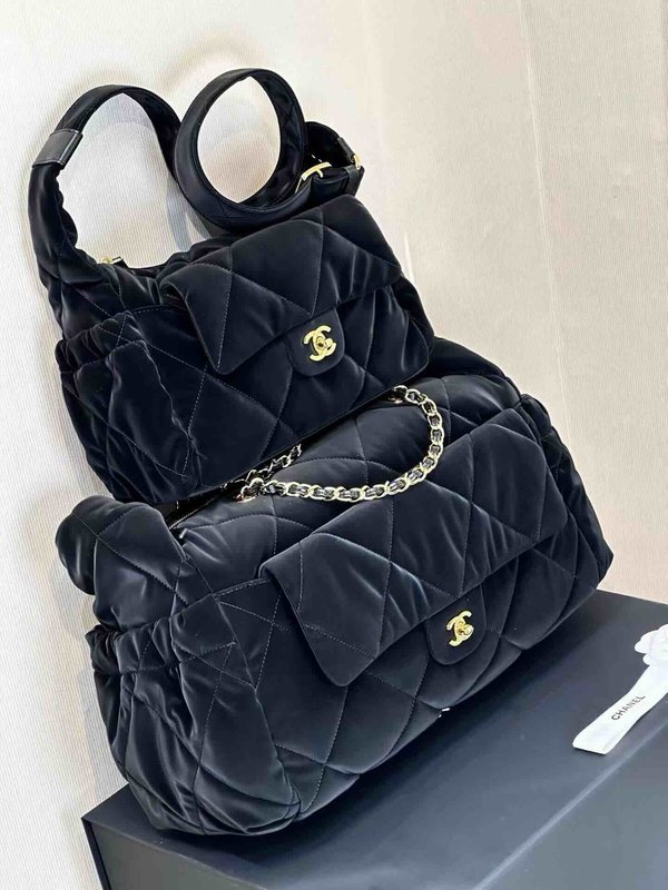 Chanel 25K Felt Maxi Tote Burgundy Leather-Interwoven Chain Navy Leather Top Handle