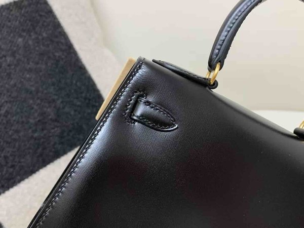 Kelly 20 Sellier Box Calf Noir x Gold Hardware