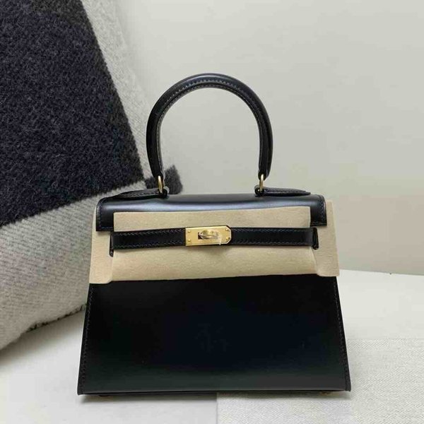 Kelly 20 Sellier Box Calf Noir x Gold Hardware