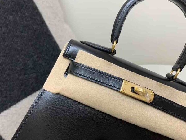 Kelly 20 Sellier Box Calf Noir x Gold Hardware