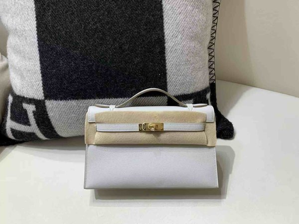 Hermès Kelly Pochette Swift Craie x Gold Hardware