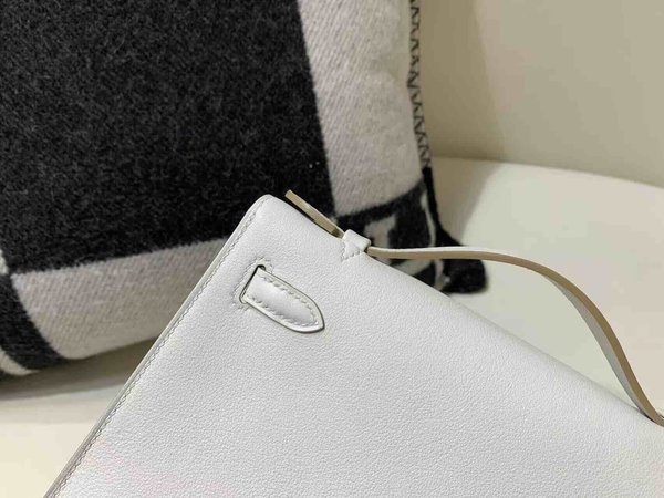 Hermès Kelly Pochette Swift Craie x Gold Hardware