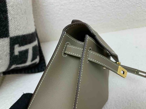 Hermès Pochette Swift Etoupe x Gold Hardware