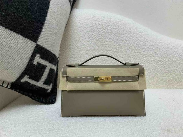 Hermès Pochette Swift Etoupe x Gold Hardware