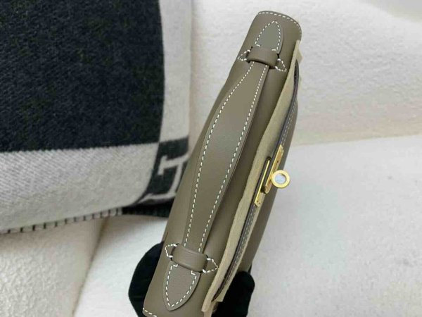 Hermès Pochette Swift Etoupe x Gold Hardware