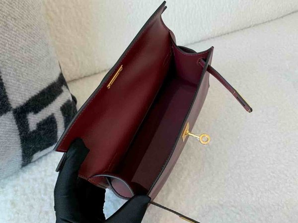 Hermès Pochette Swift Rouge H x Gold Hardware