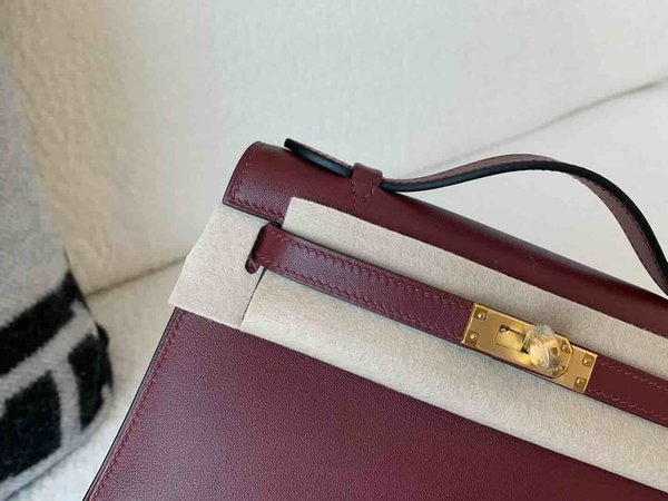Hermès Pochette Swift Rouge H x Gold Hardware