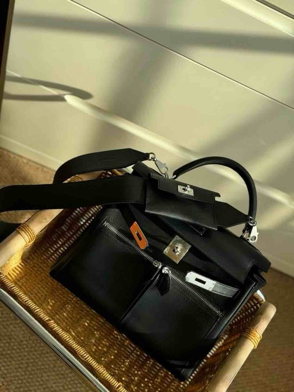 Hermès Kelly25 Swift Lakis Noir x Palladium Hardware
