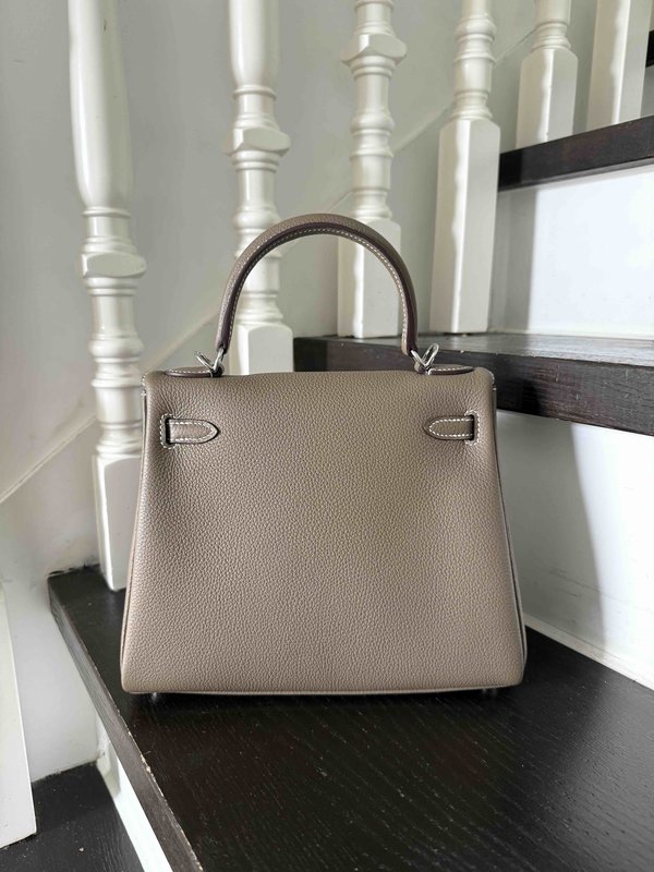 Hermès Kelly 25 Togo Etoupe x Palladium Hardware
