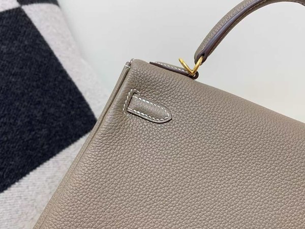 Hermès Kelly 25 Togo Etoupe x Gold Hardware