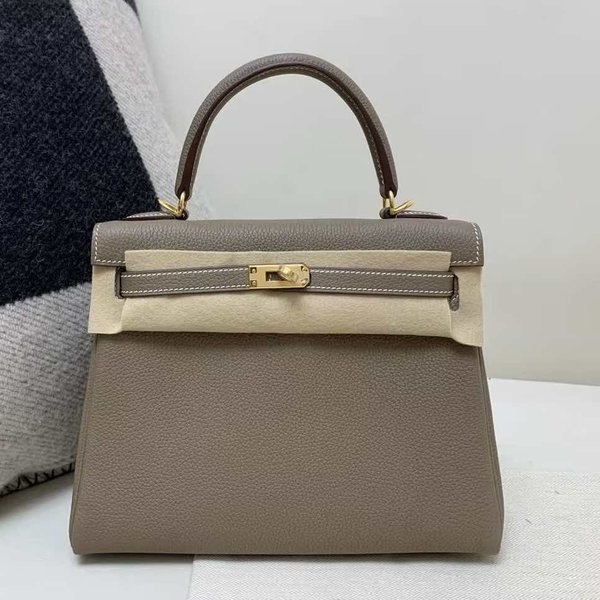 Hermès Kelly 25 Togo Etoupe x Gold Hardware