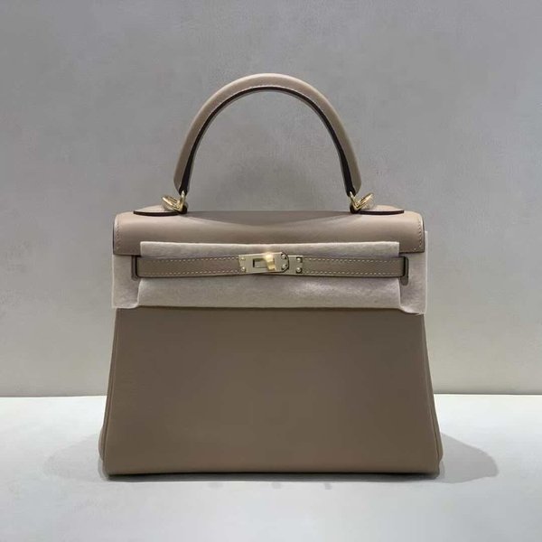 Hermès Kelly 25 Swift Etoupe x Gold Hardware